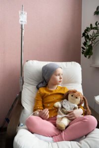 young child therapy battling cancer (1)